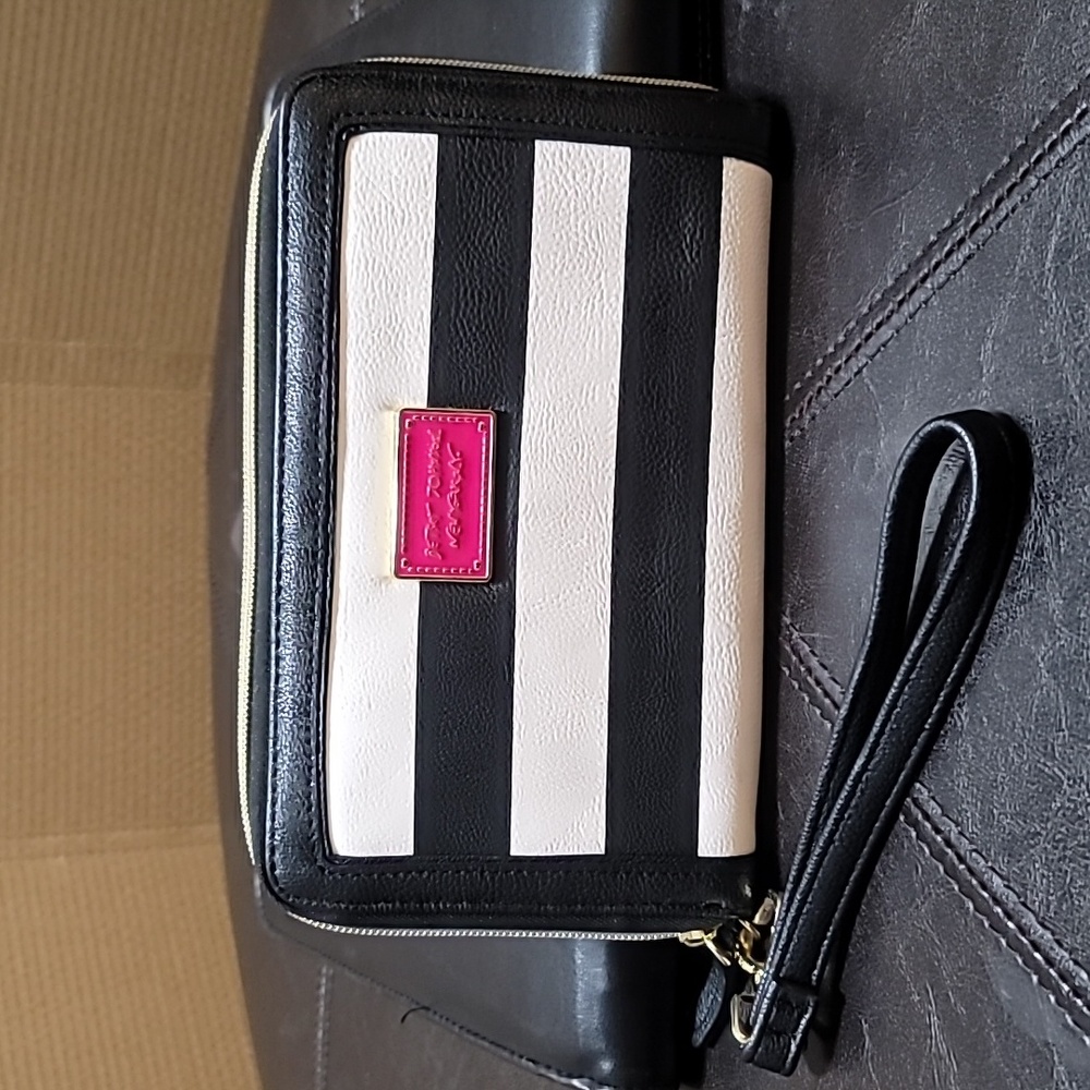 Betsey Johnson wallet